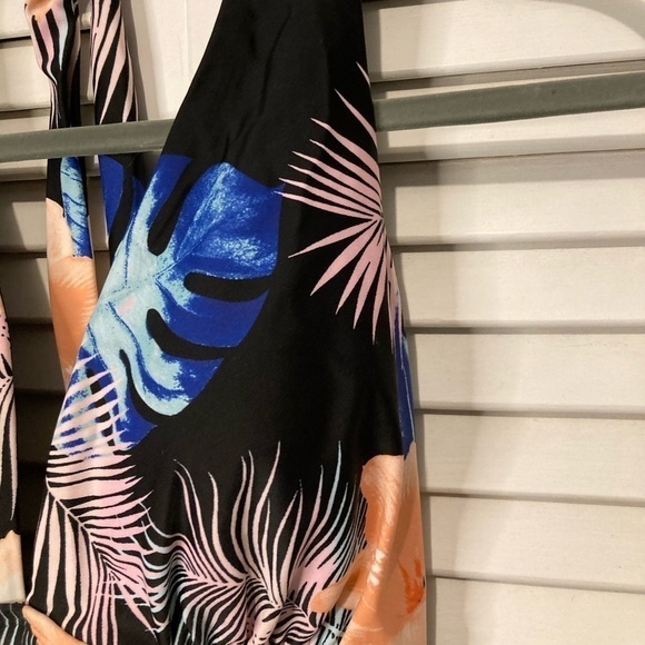 DKNY Black And Blue Floral One Piece Swimsuit Size Medium - Picture 4 of 15